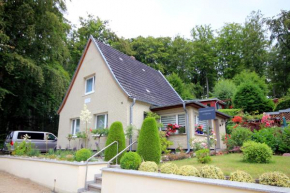 kleines Haus am Wald by Rujana